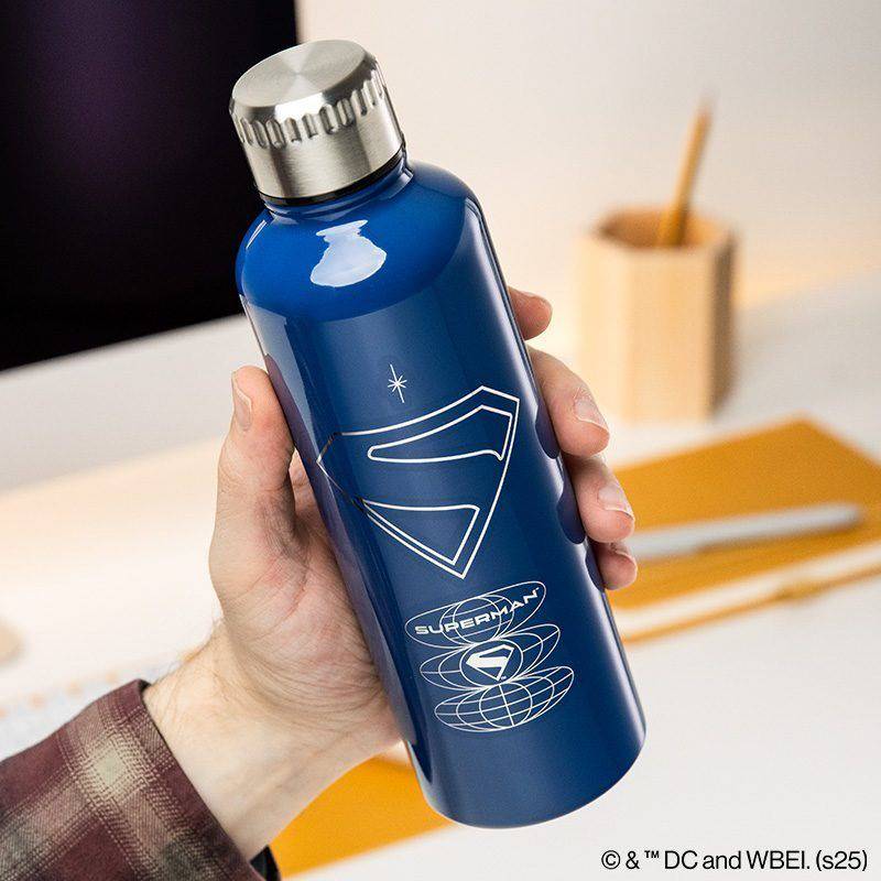 pp14871smt-superman-theatrical-metal-water-bottle-lifestyle-2-800-x-800