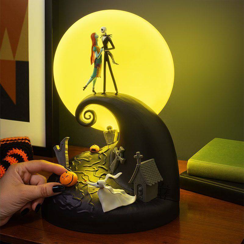 pp14433nbc-nightmare-before-christmas-diorama-light-lifestyle-light-on-hand-800-x-800