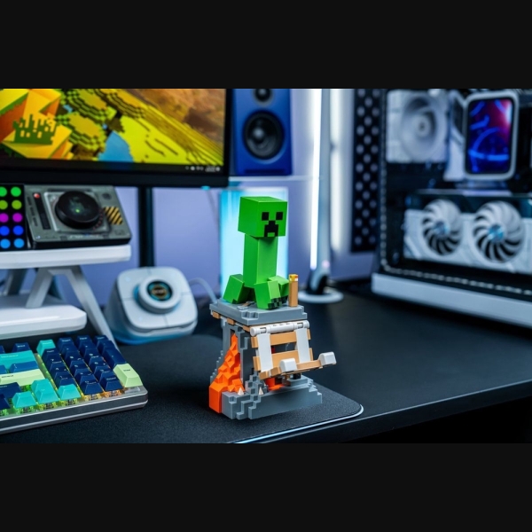 creeper-r-e-s-t-cable-guy-lifestyle-asset-medium4