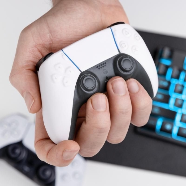 pp9404ps-playstation-stress-controller-ps5-square-lifestyle-2