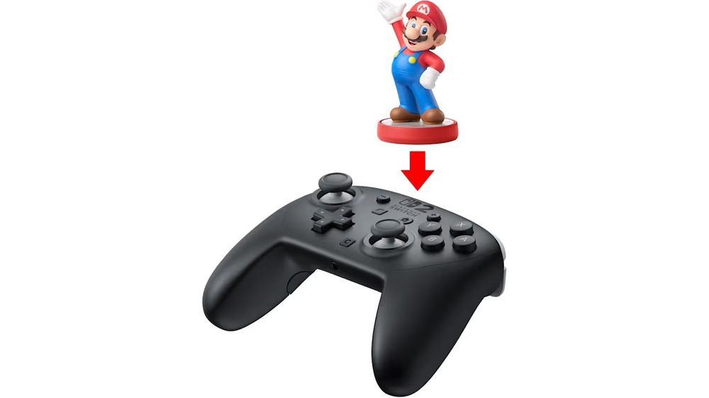 123674-nintendo-switch-2-pro-controller-and-amiibo-2000x2000