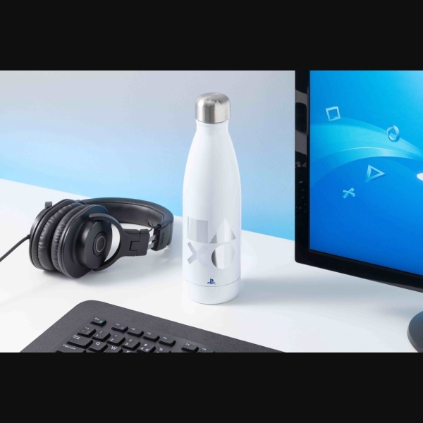 pp7925ps-playstation-metal-water-bottle-ps5-lifestyle-2