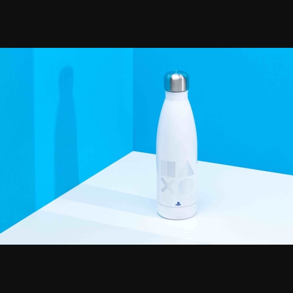 pp7925ps-playstation-metal-water-bottle-ps5-lifestyle-3